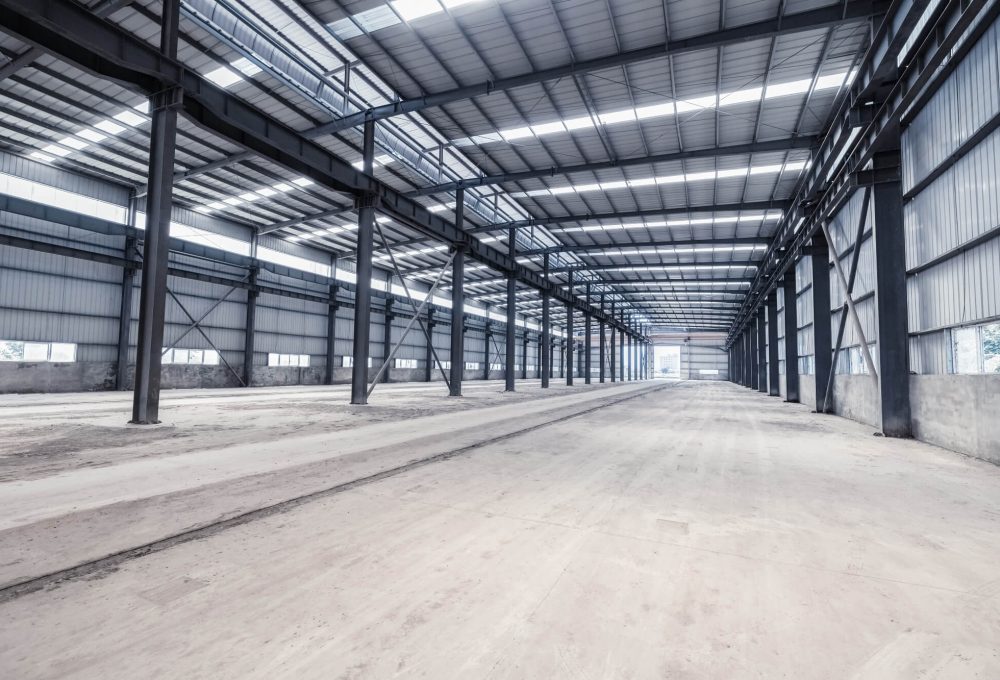 Alapanyagok forgalmazásra és készre gyártása ipari alkalmazásra